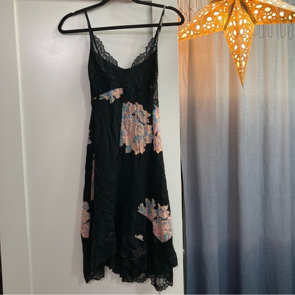 ❌SOLD❌Intimately Free People Black Floral Lace Dress - Picture 3 of 10